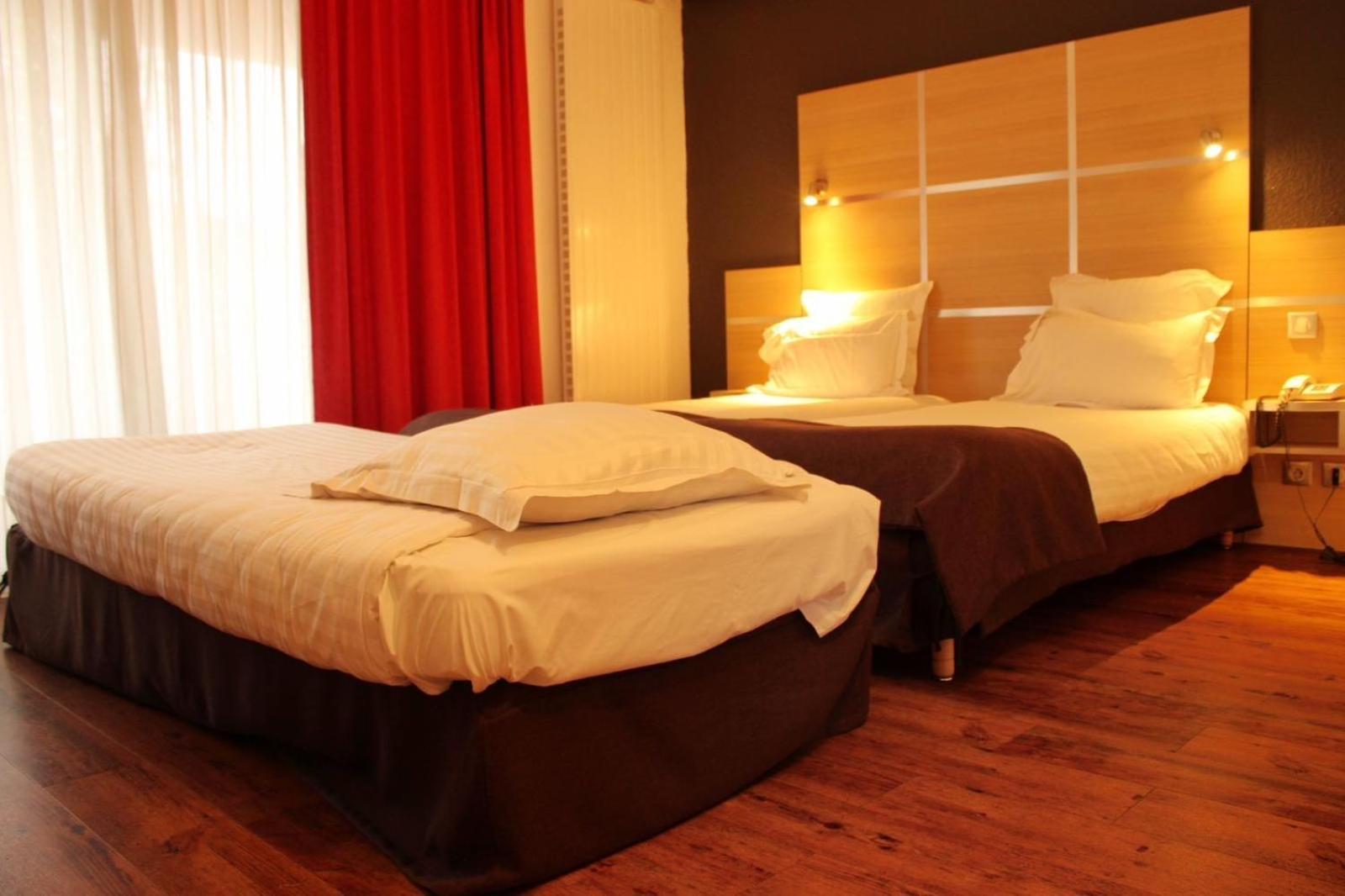 Cit'Hotel Le Chris'Tel Hotel Et Restaurant Le Puy-en-Velay Exterior photo