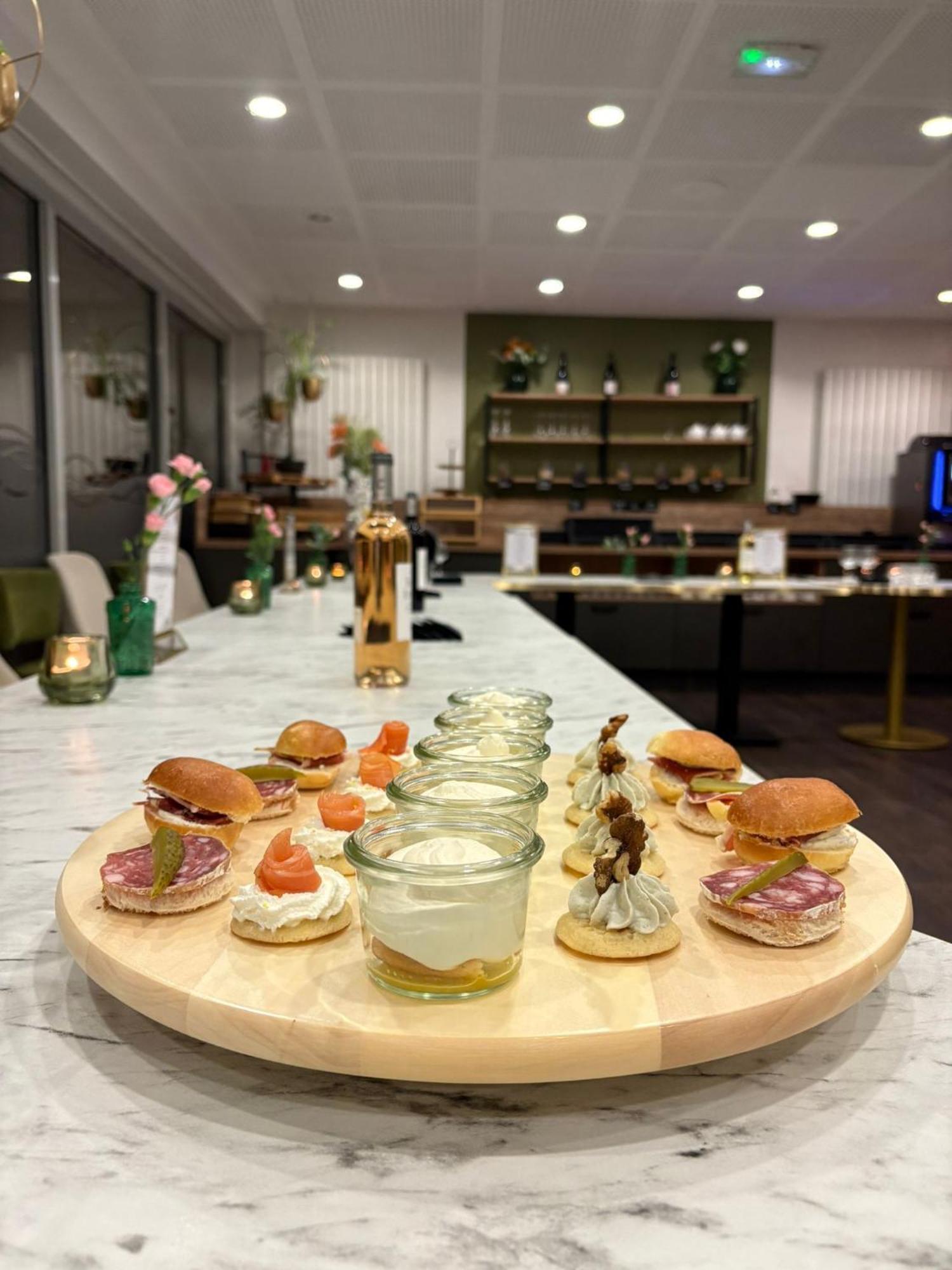 Cit'Hotel Le Chris'Tel Hotel Et Restaurant Le Puy-en-Velay Exterior photo