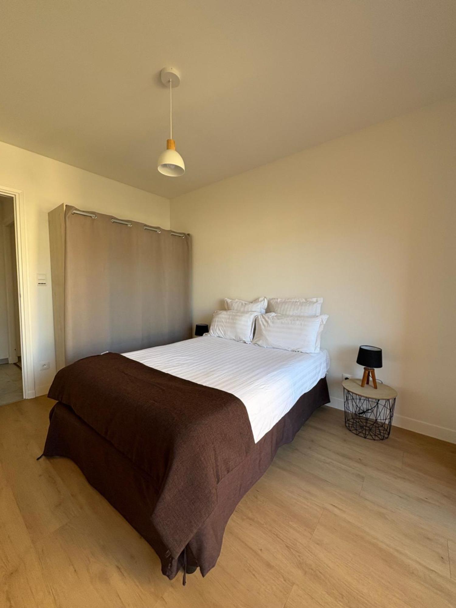 Cit'Hotel Le Chris'Tel Hotel Et Restaurant Le Puy-en-Velay Exterior photo