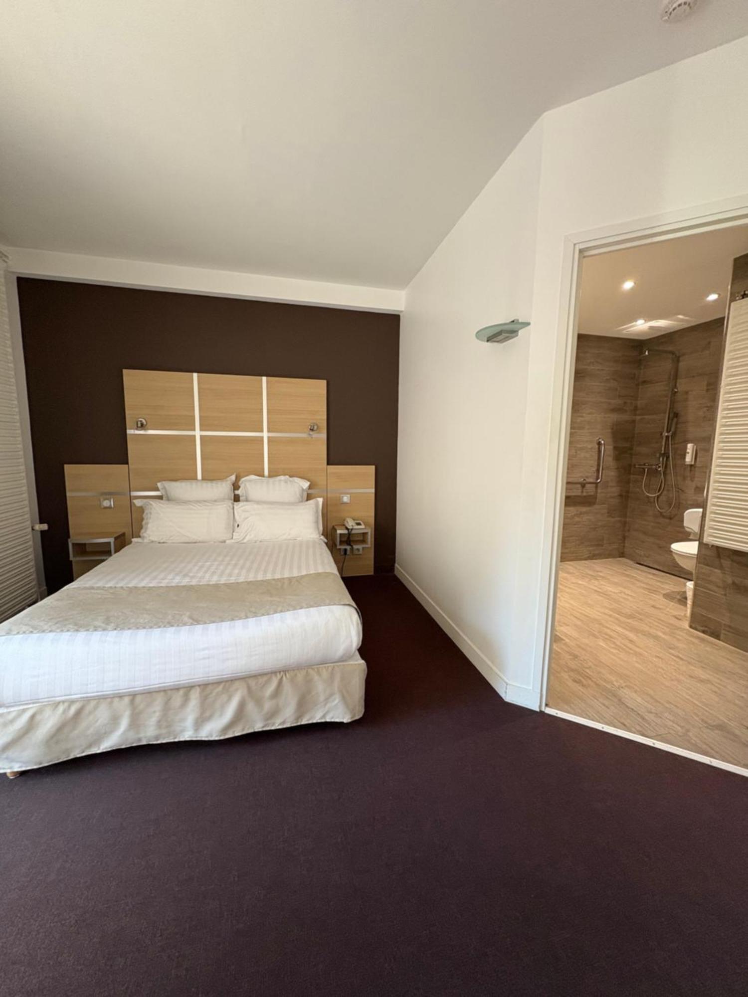 Cit'Hotel Le Chris'Tel Hotel Et Restaurant Le Puy-en-Velay Exterior photo