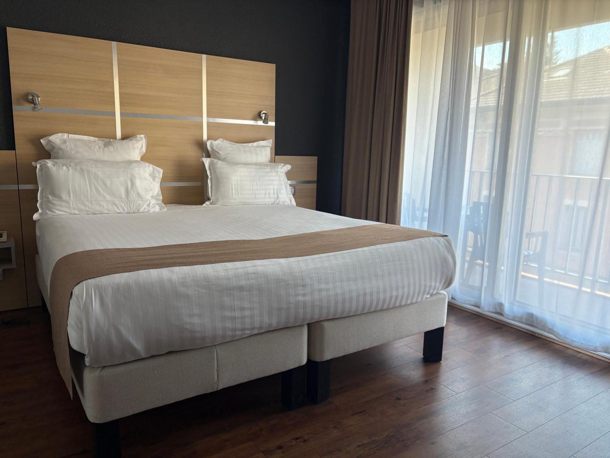 Cit'Hotel Le Chris'Tel Hotel Et Restaurant Le Puy-en-Velay Exterior photo