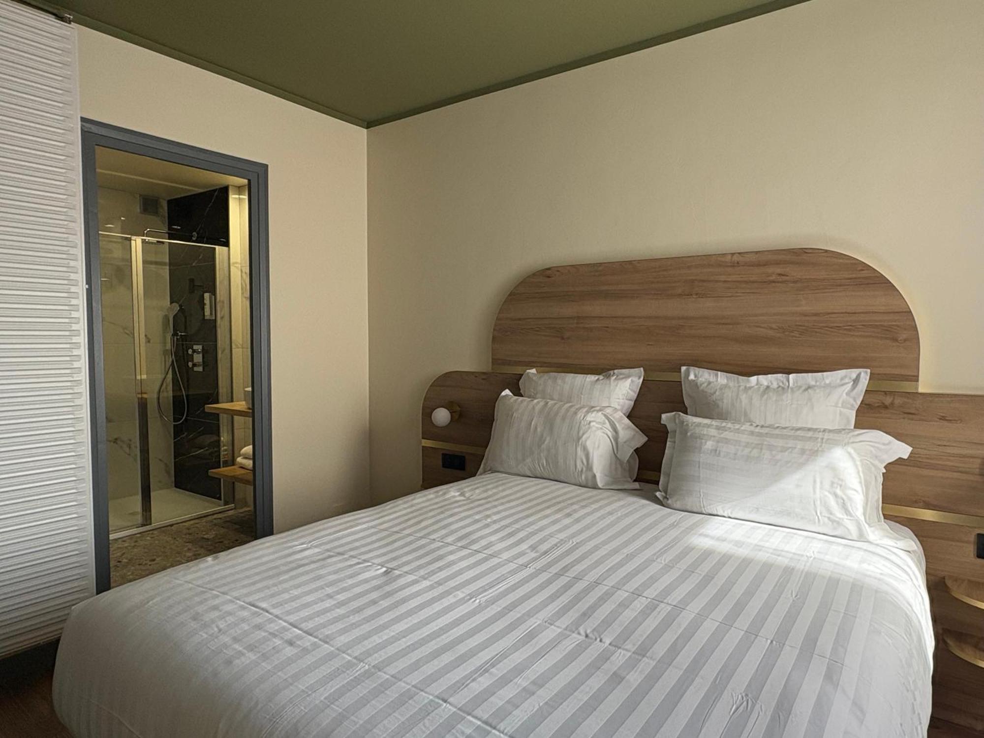 Cit'Hotel Le Chris'Tel Hotel Et Restaurant Le Puy-en-Velay Exterior photo
