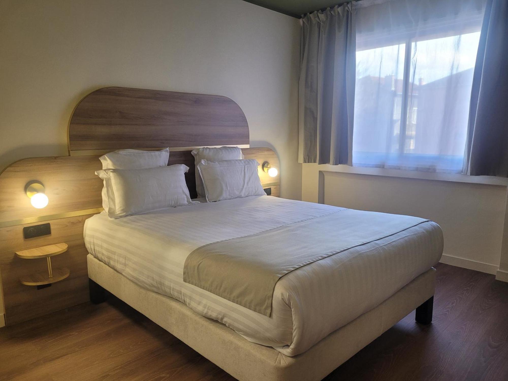 Cit'Hotel Le Chris'Tel Hotel Et Restaurant Le Puy-en-Velay Exterior photo