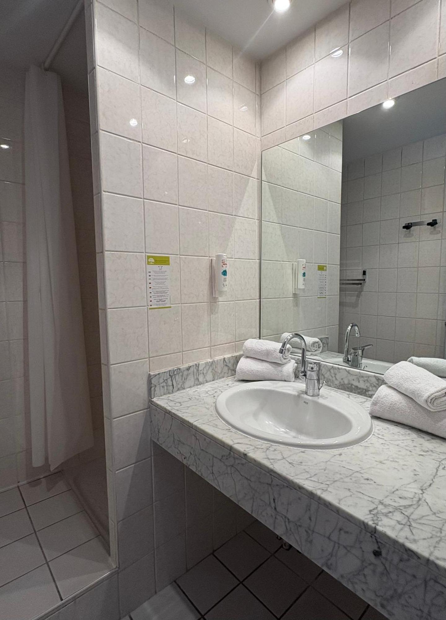 Cit'Hotel Le Chris'Tel Hotel Et Restaurant Le Puy-en-Velay Exterior photo