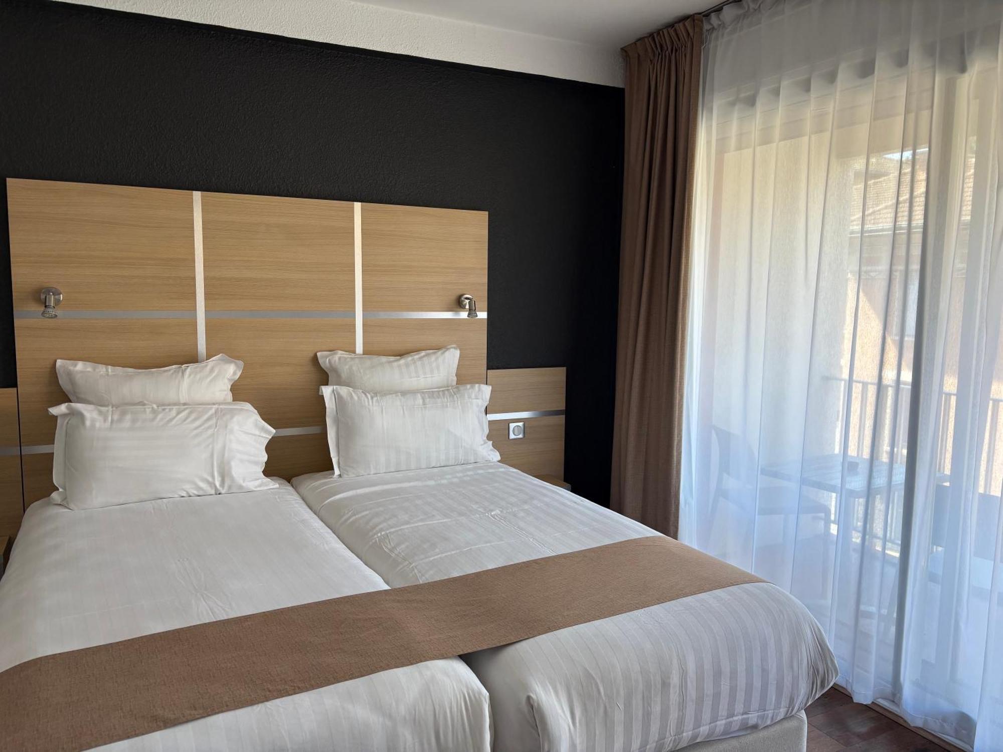 Cit'Hotel Le Chris'Tel Hotel Et Restaurant Le Puy-en-Velay Exterior photo