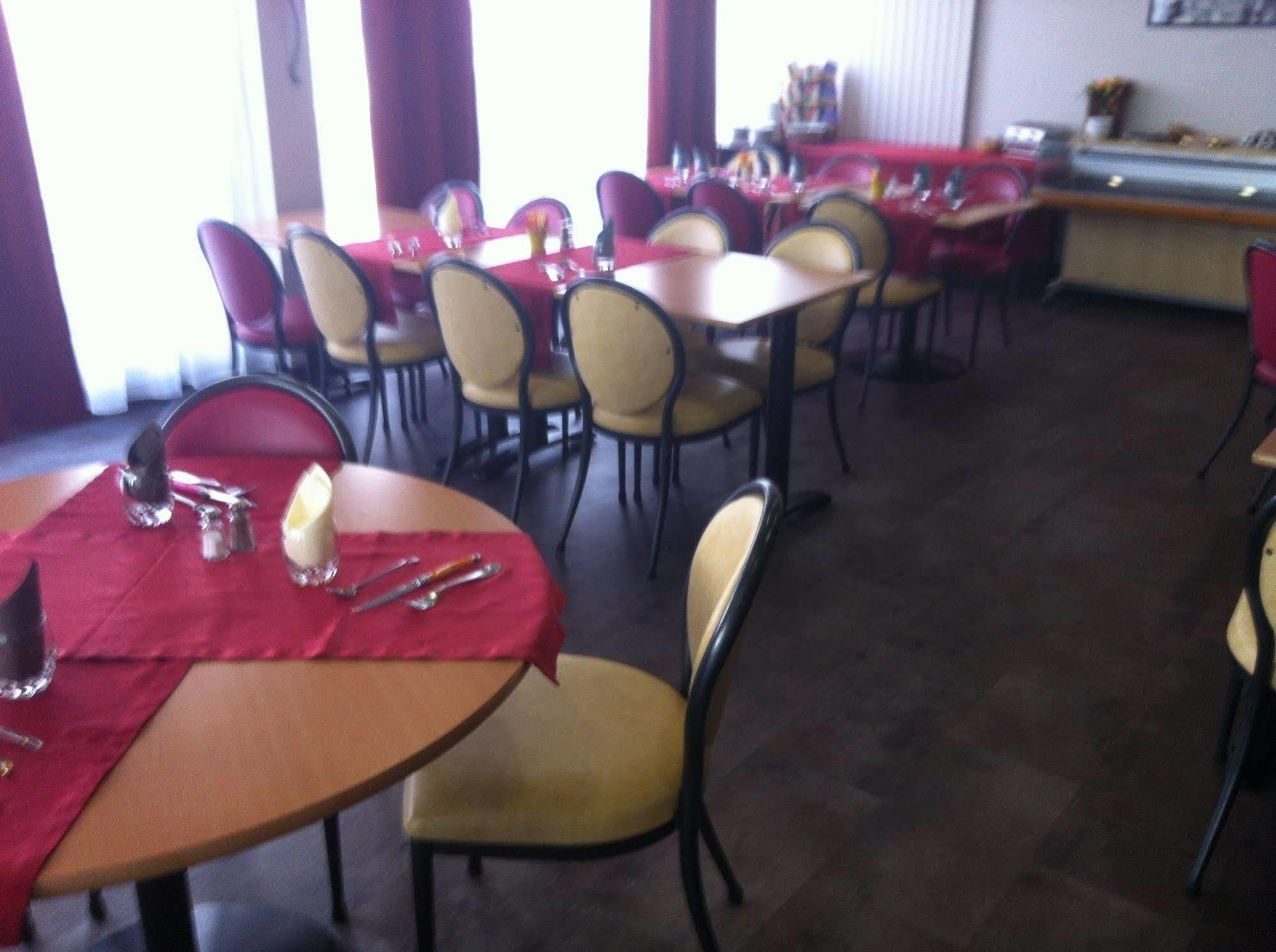 Cit'Hotel Le Chris'Tel Hotel Et Restaurant Le Puy-en-Velay Exterior photo