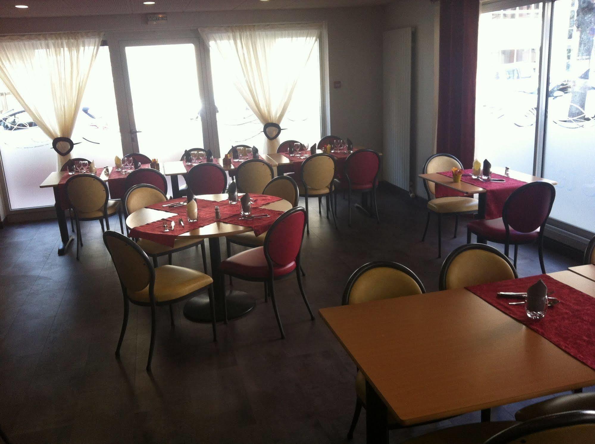 Cit'Hotel Le Chris'Tel Hotel Et Restaurant Le Puy-en-Velay Exterior photo