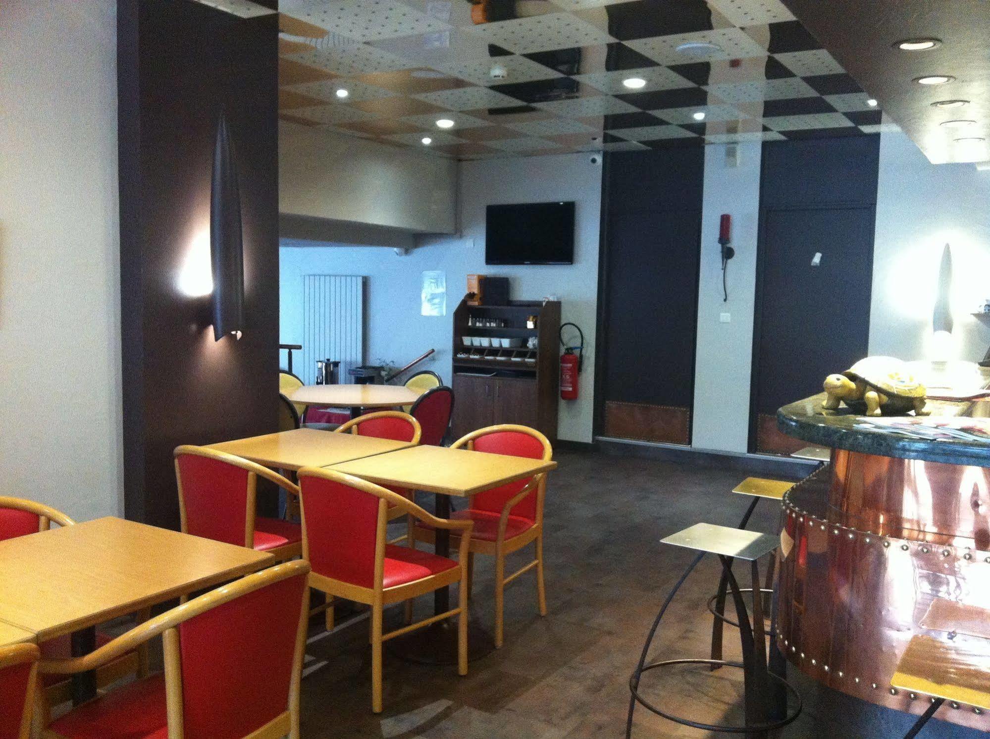 Cit'Hotel Le Chris'Tel Hotel Et Restaurant Le Puy-en-Velay Exterior photo